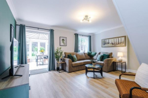 NEW! Stunning 3-Bed Home in Chester by 53 Degrees Property, Ideal for Groups, FREE Parking!